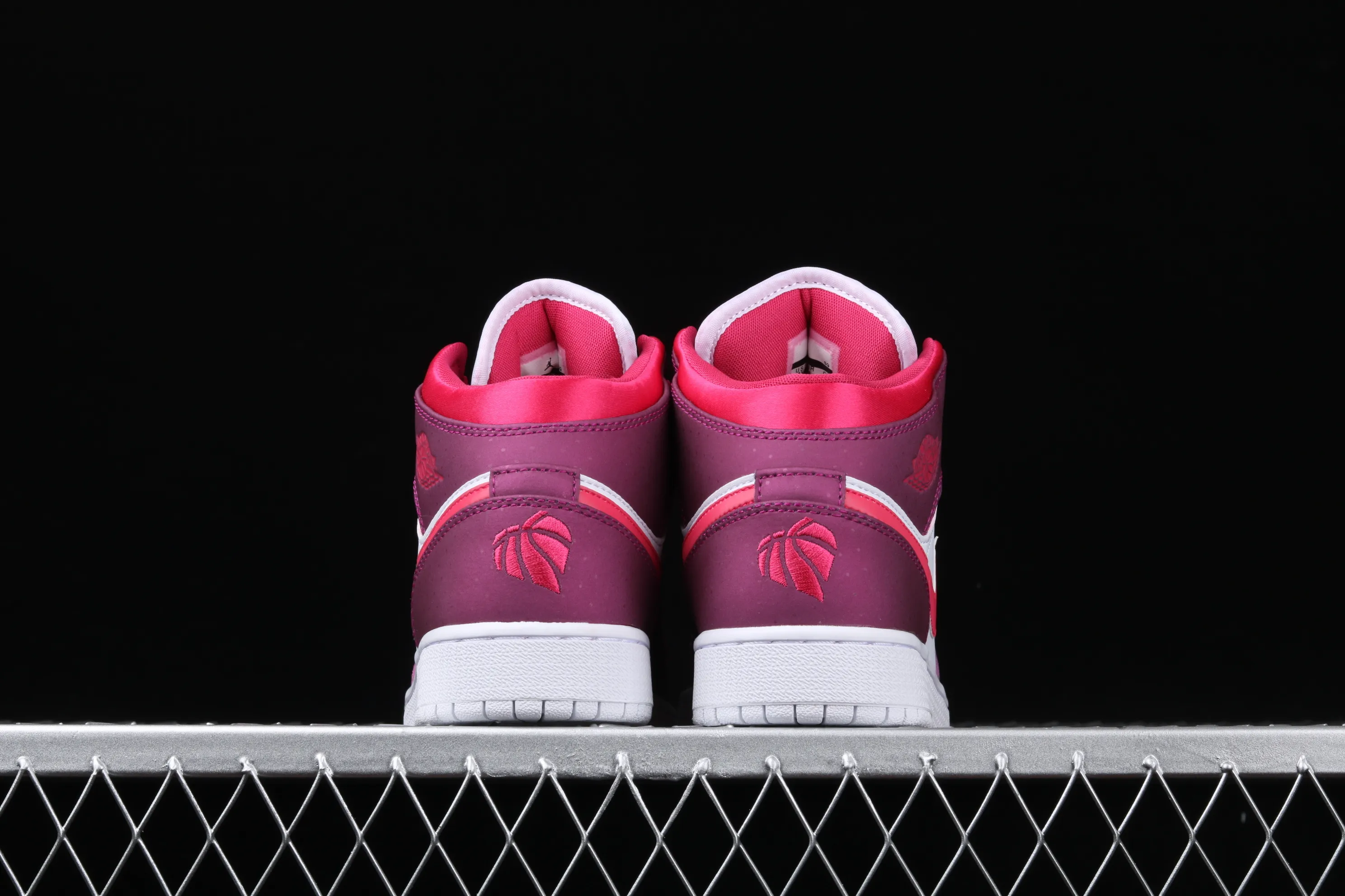 All Categories Air Jordan Jordan Series Basketball Shoes Air Jordan 1 Mid Air Jordan 1 Mid GS White Purple Buckle Broken China Full First Layer Authentic Standard 555112-661